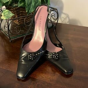 Black pointed toe sling back heels 9M